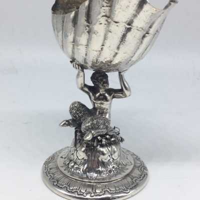 Coupe supportée par un satyre en argent - poinçon cygne
