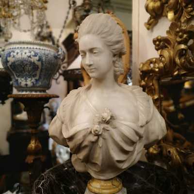 Bust of a woman in marble, 19th century