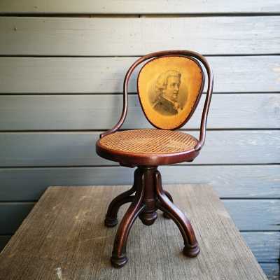 Musician's chair, Maison Thonet, folder decorated with a lithograph representing Mozart