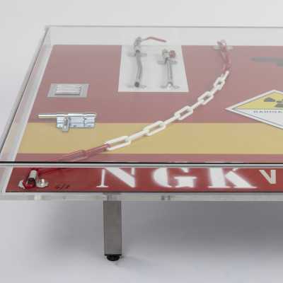 Peter Klasen table