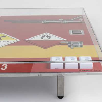 Peter Klasen table