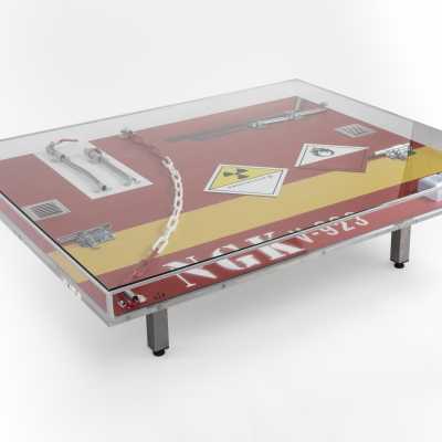 Peter Klasen table