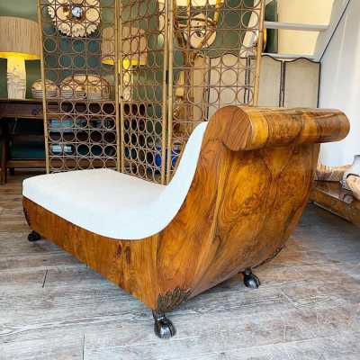 Walnut chaise longue, Italy, circa 1820