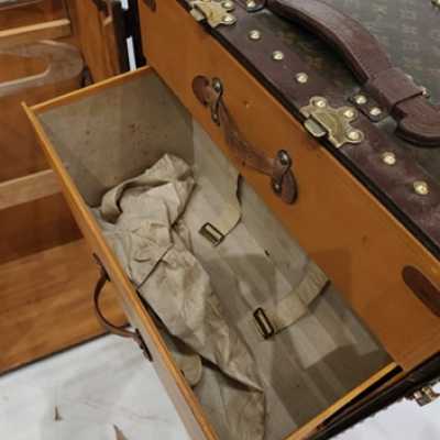 Malle Louis Vuitton Wardrobe