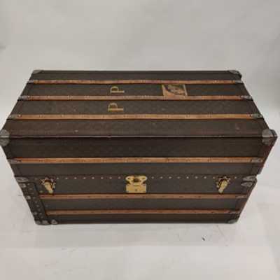 Malle Louis Vuitton Wardrobe