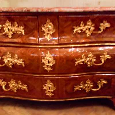 Very beautiful chest of drawers, from the regency period, in marquetry of violet wood.