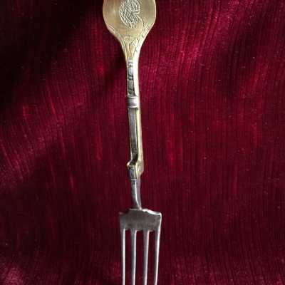 Hunting fork, folding with sprung system, good condition, all original, spikes in very good condition, original patina