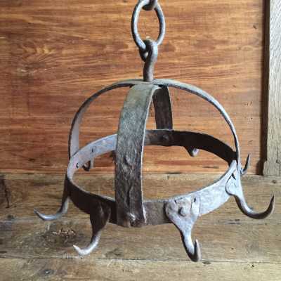 Kitchen crown are also very decorative for placing with Led wire and adapting it to a diverted lighting support