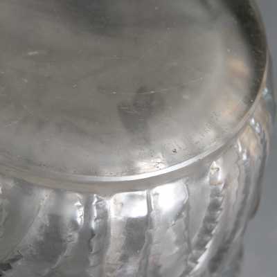 signature of the vase