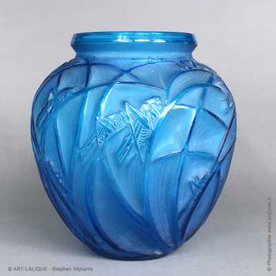 blue grasshoppers vase