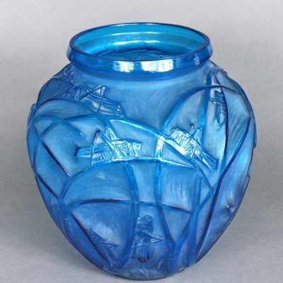 blue grasshoppers vase