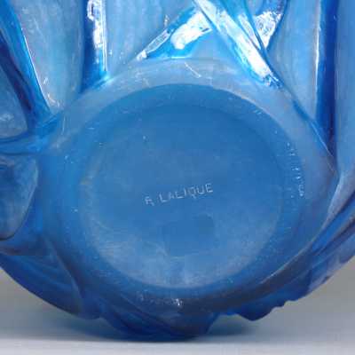 blue grasshoppers vase