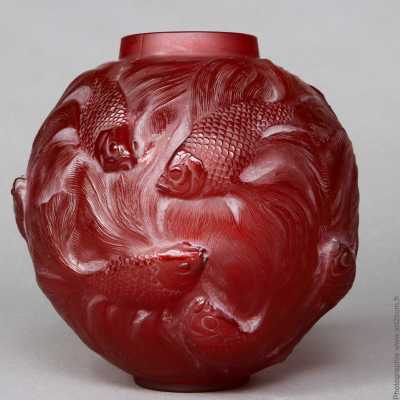 Formosa vase in red glass.