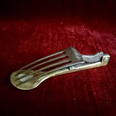 Hunting fork, folding with sprung system, opens and closes very well