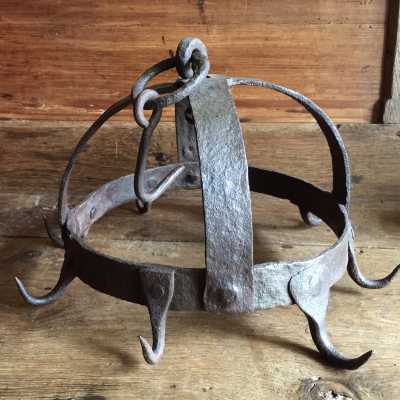 Wrought iron office crown, Folk art, 18th century France. Good old condition, no hook missing, in its original patina