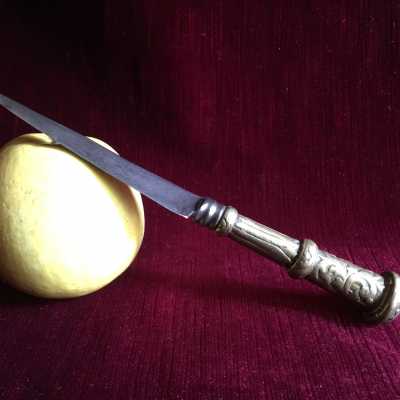 Knife with chiseled bronze handle, late 17th-early 18th century