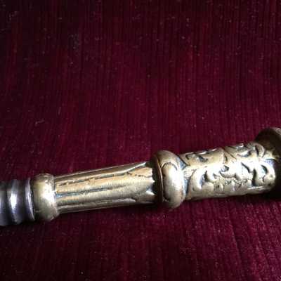 Good condition, patterns of the carving of the handle slightly attenuated by use
