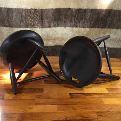 Sergio Rodrigues (1927-2014) Banco Mocho Pair of tripod stools Ebony lacquered rosewood