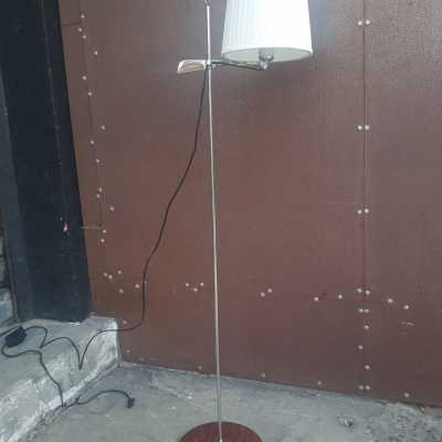 Liseuse scandinave aluminium et bois