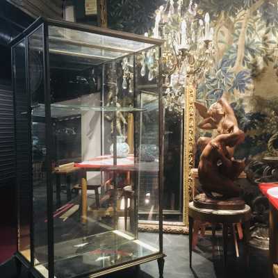 Versailles showcase