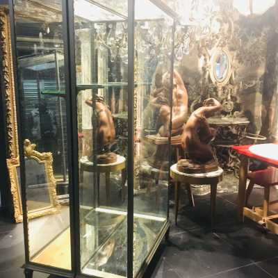 Versailles showcase