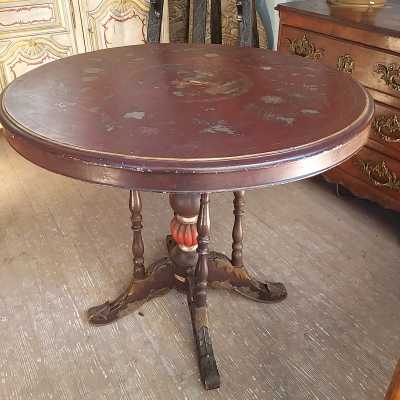 Round table in painted wood 19th.