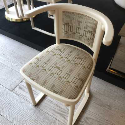 Josef Hoffmann, Fledermaus chairs and pedestal table. Wittmann edition.