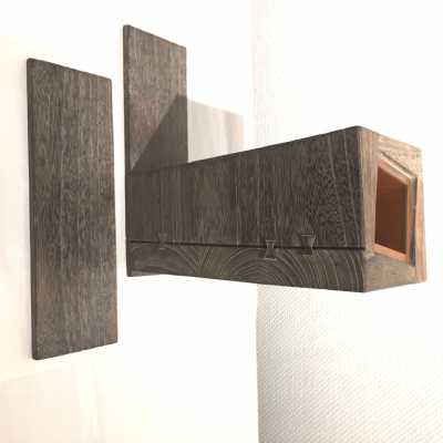Vase and its two lacquered wood trays