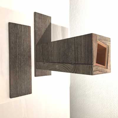 Vase and its two lacquered wood trays