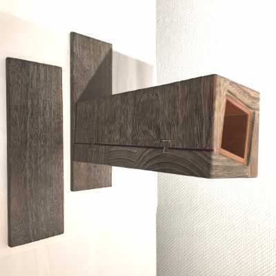 Vase and its two lacquered wood trays
