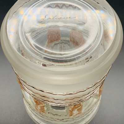 signature of the vase