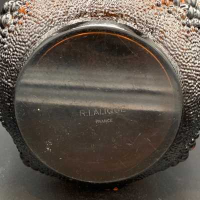 signature of the Davos vase