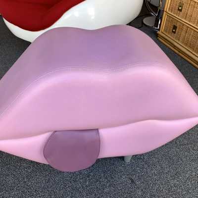 stool pouf mouth leather italy 1980 1990