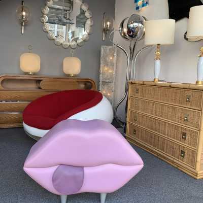 stool pouf mouth leather italy 1980 1990