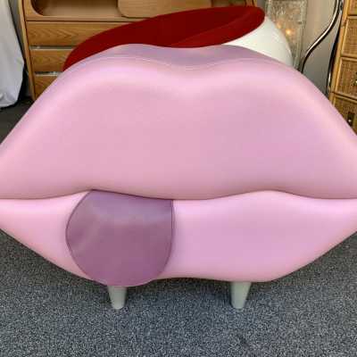 stool pouf mouth leather italy 1980 1990