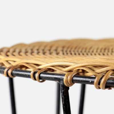 Gueridon circa 1950 double wicker top, black metal hairpin base