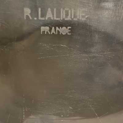 signature of the statuette