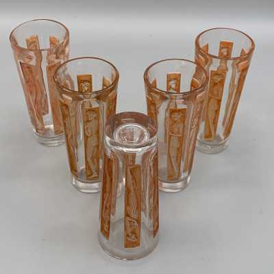 figurines glasses