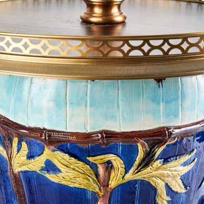 Tray detail