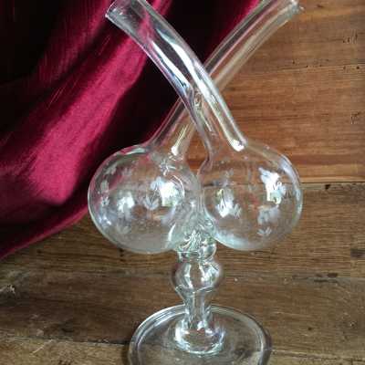 Elegant guédoufle in transparent colorless glass, finely engraved with seedlings of flowers, Normandy glassware, late 18th century