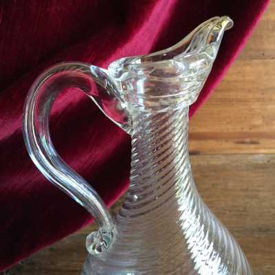 Handle applied hot to the pliers with long bubble inside, base of the pinched handle returned to hot