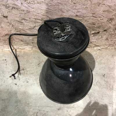 Industrial pendant light in enamelled sheet metal