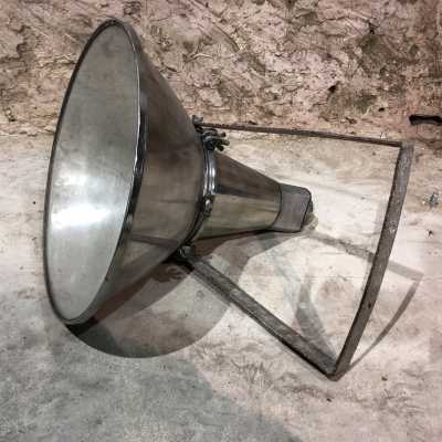 Polished aluminum spotlight