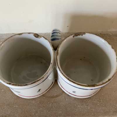 Vinegar holder