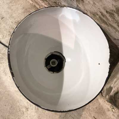 Industrial pendant light in enamelled sheet metal