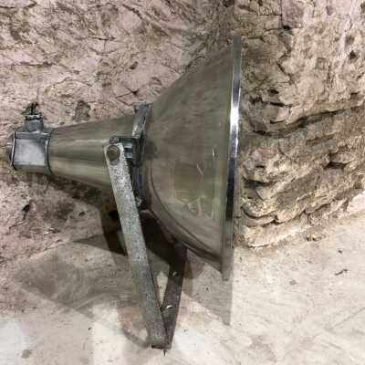 Polished aluminum spotlight