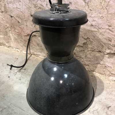 Industrial pendant light in enamelled sheet metal
