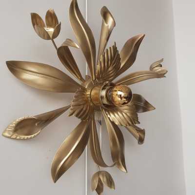 Flower wall lamp