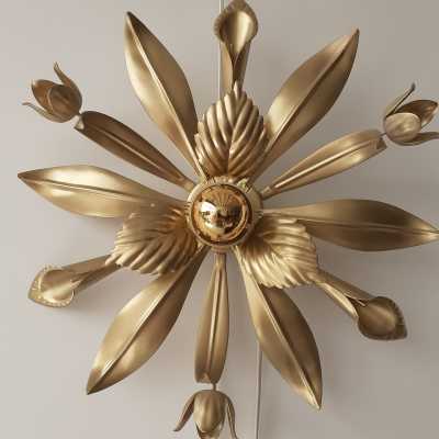 Flower wall lamp
