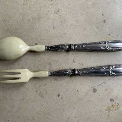 Salad servers